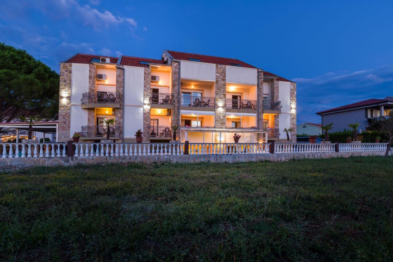 Apartments Bozana Затон Экстерьер фото